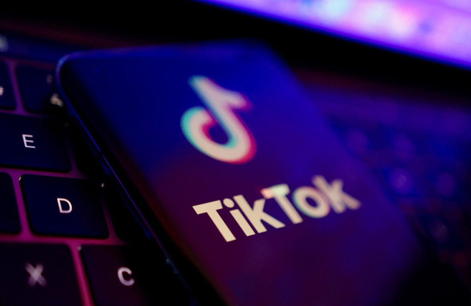 Tik tok es una web china, que recopila datos de todo el mundo, combinado con la ia puede manipular a la gente.